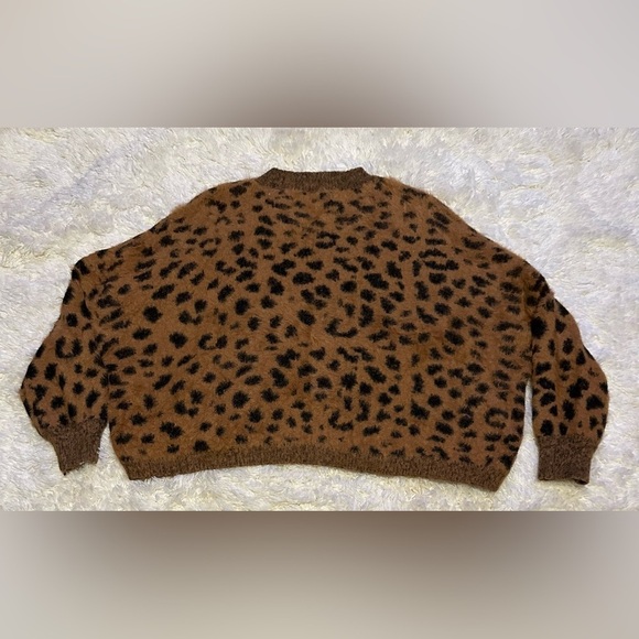 AndTheWhy Women’s Cheetah Print Sweater Size S/M EUC - Picture 5 of 5